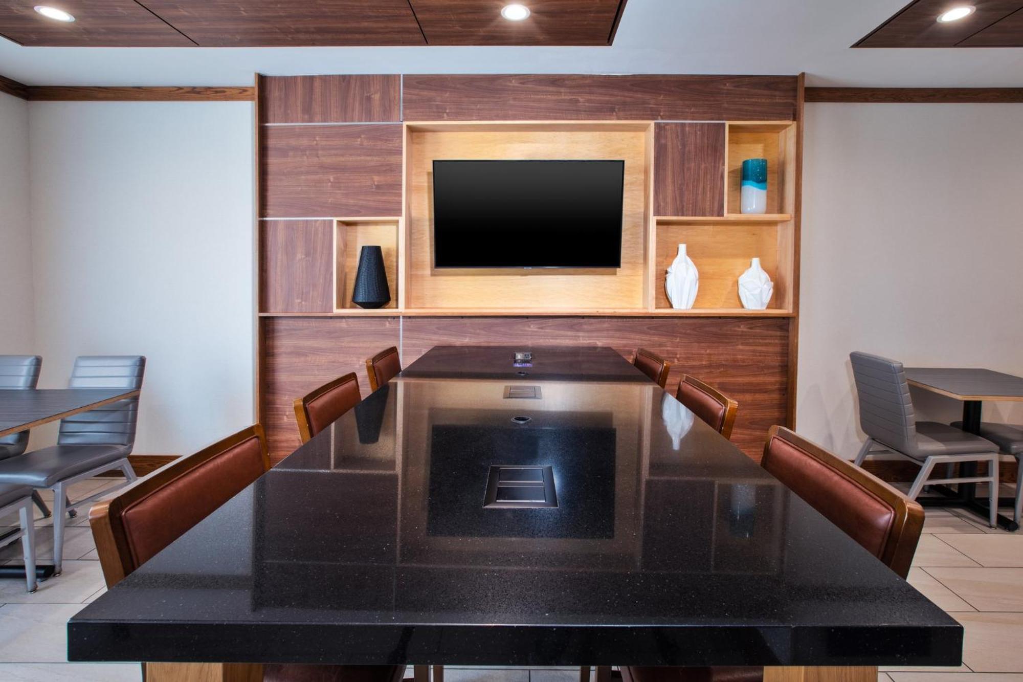 Holiday Inn Express & Suites Buffalo, An Ihg Hotel Exteriör bild
