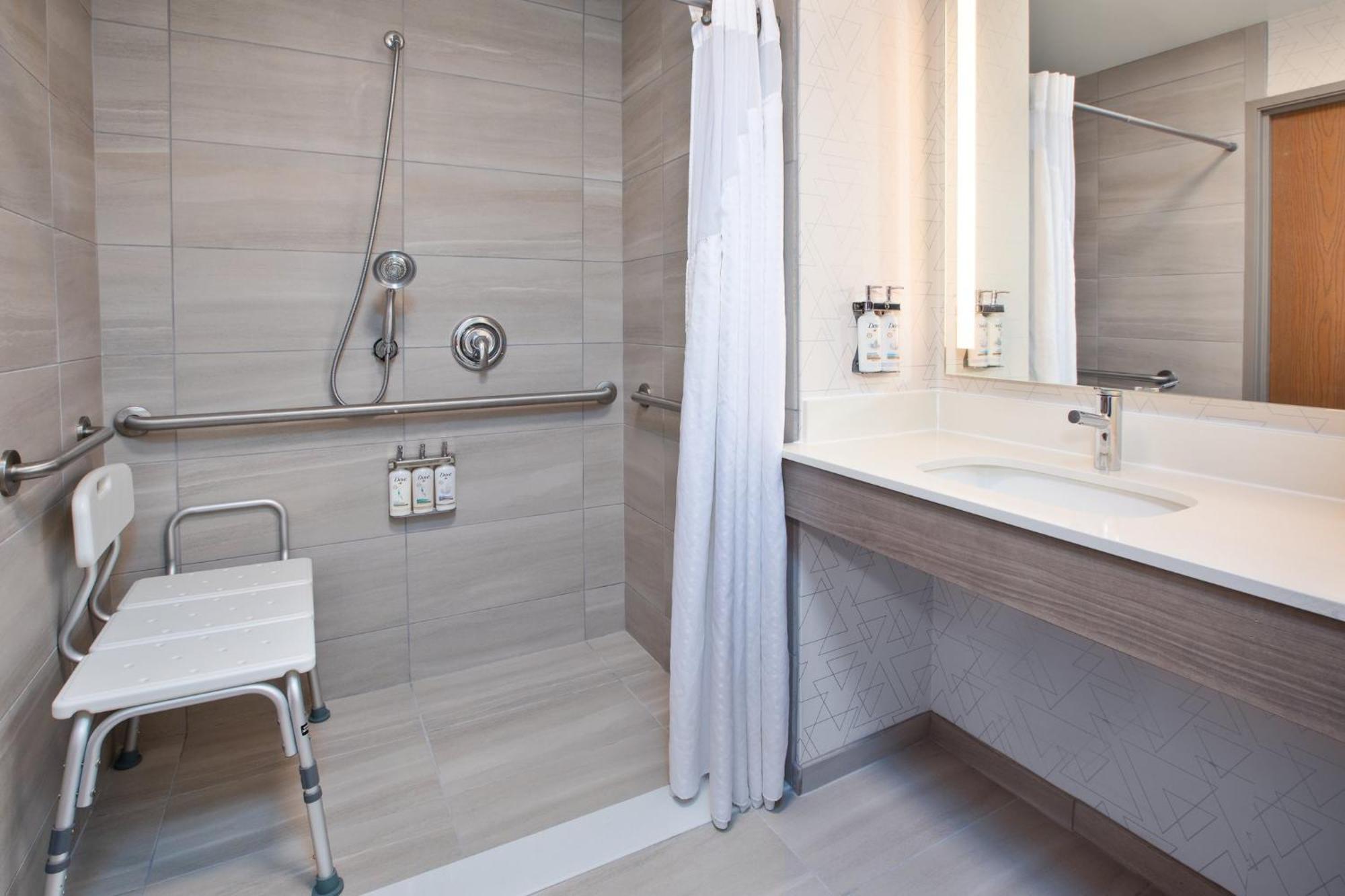 Holiday Inn Express & Suites Buffalo, An Ihg Hotel Exteriör bild
